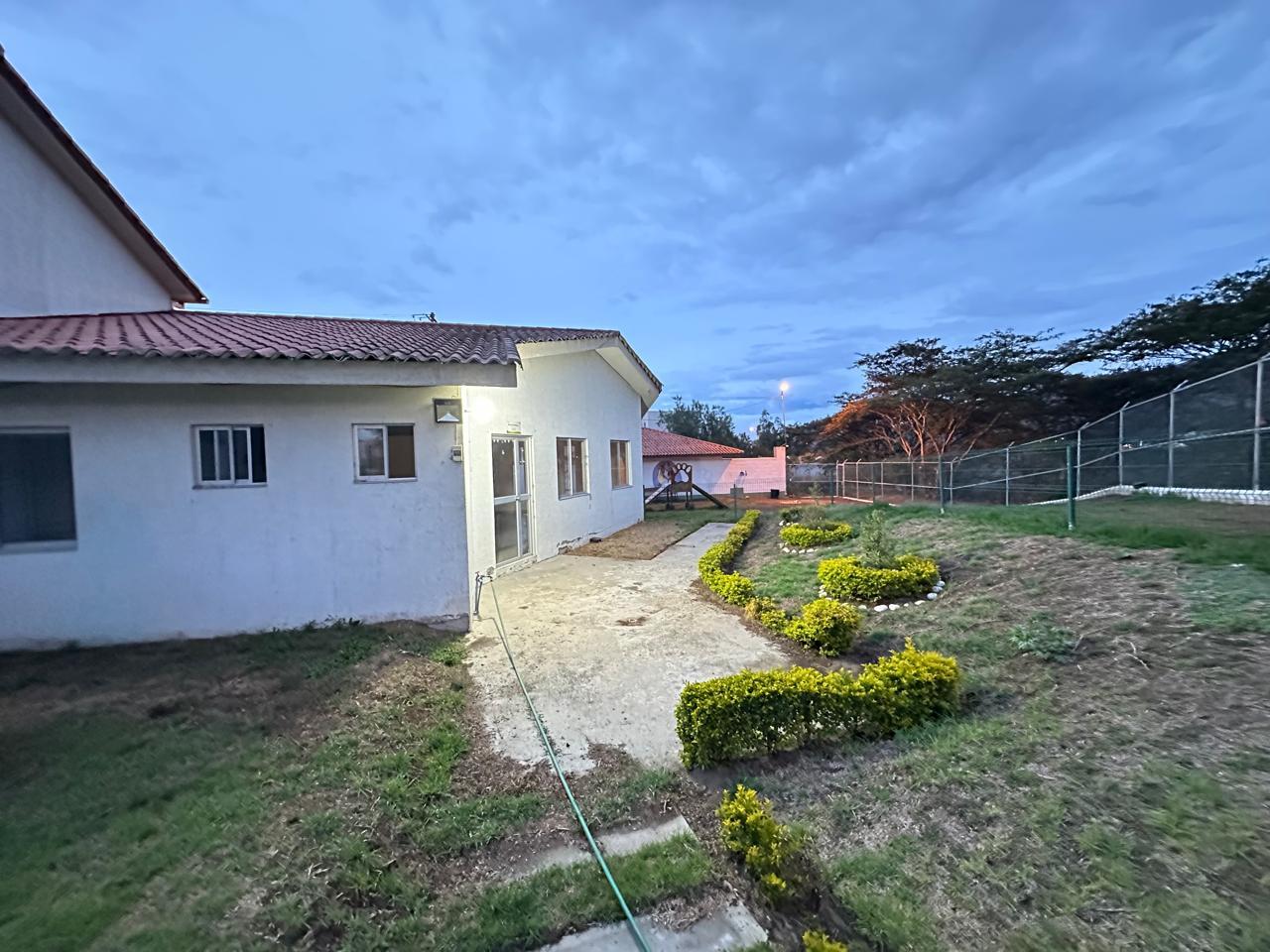 Casa en venta en Pichincha | Quito | Pomasqui, Casa Venta Pomasqui 3 años de Uso