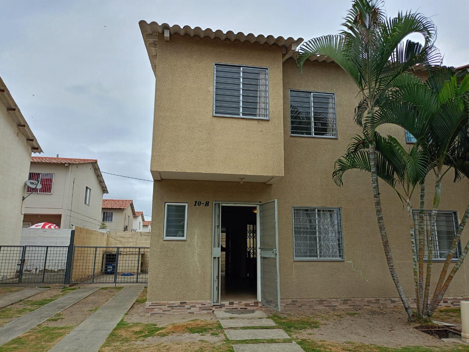 CASA EN RENTA EN CONJUNTO VITTORIA AL NORTE DE MANTA