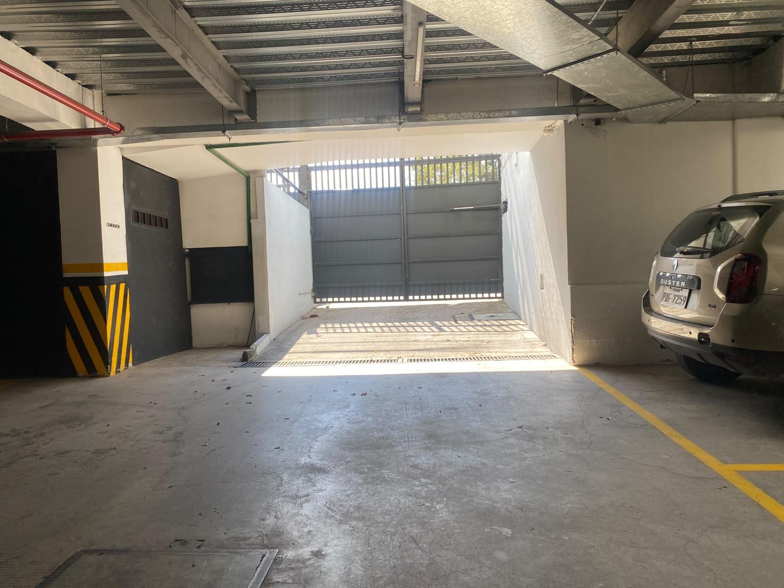 VENTA BODEGA CON PARQUEADERO Cubierto | SECTOR MONTESERRÍN