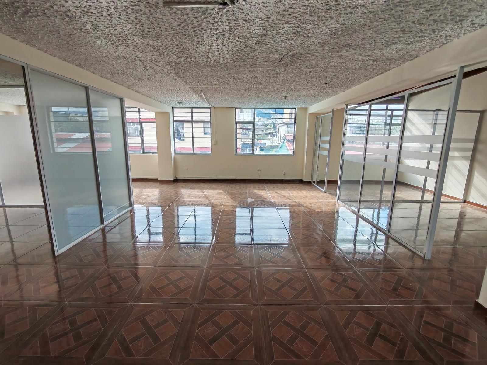 Oficina comercial en arriendo, Jipijapa, Sector Plaza de Toros, Centro Norte de Quito