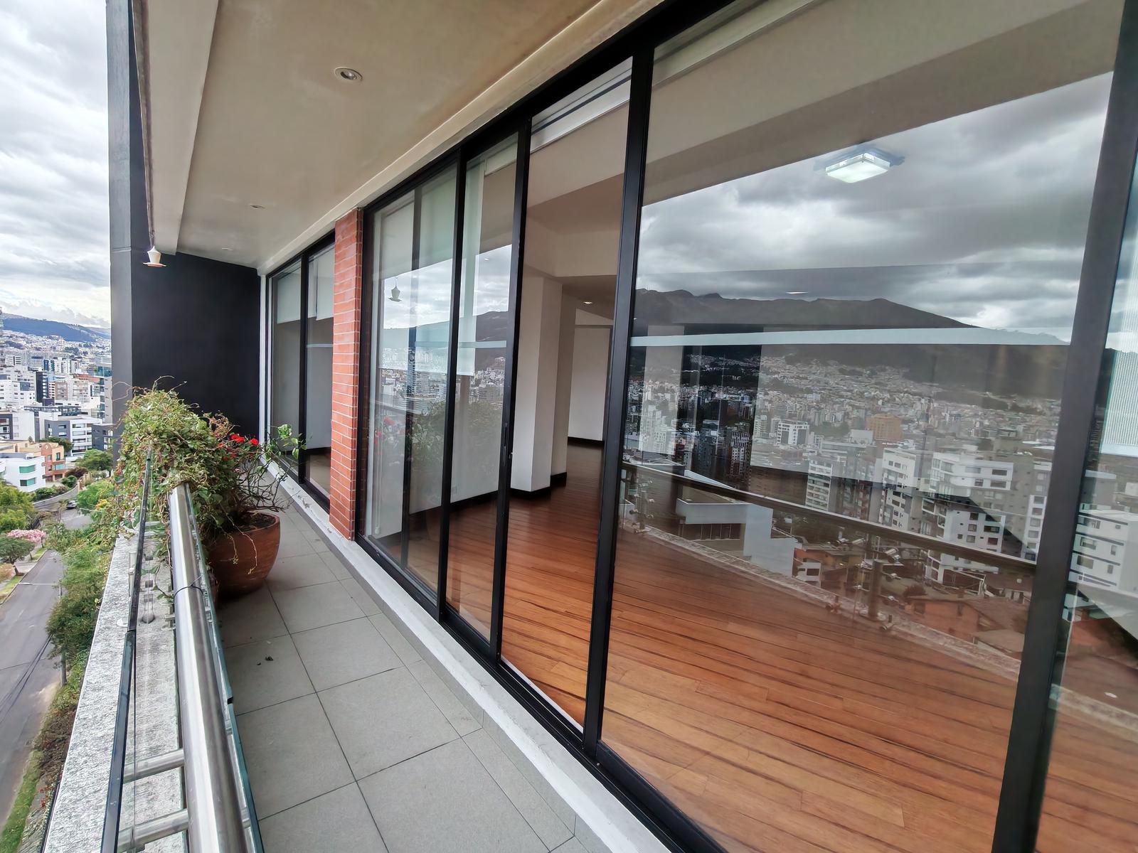 Arriendo Departamento Penthouse, Bellavista, La carolinan Centro Norte de Quito