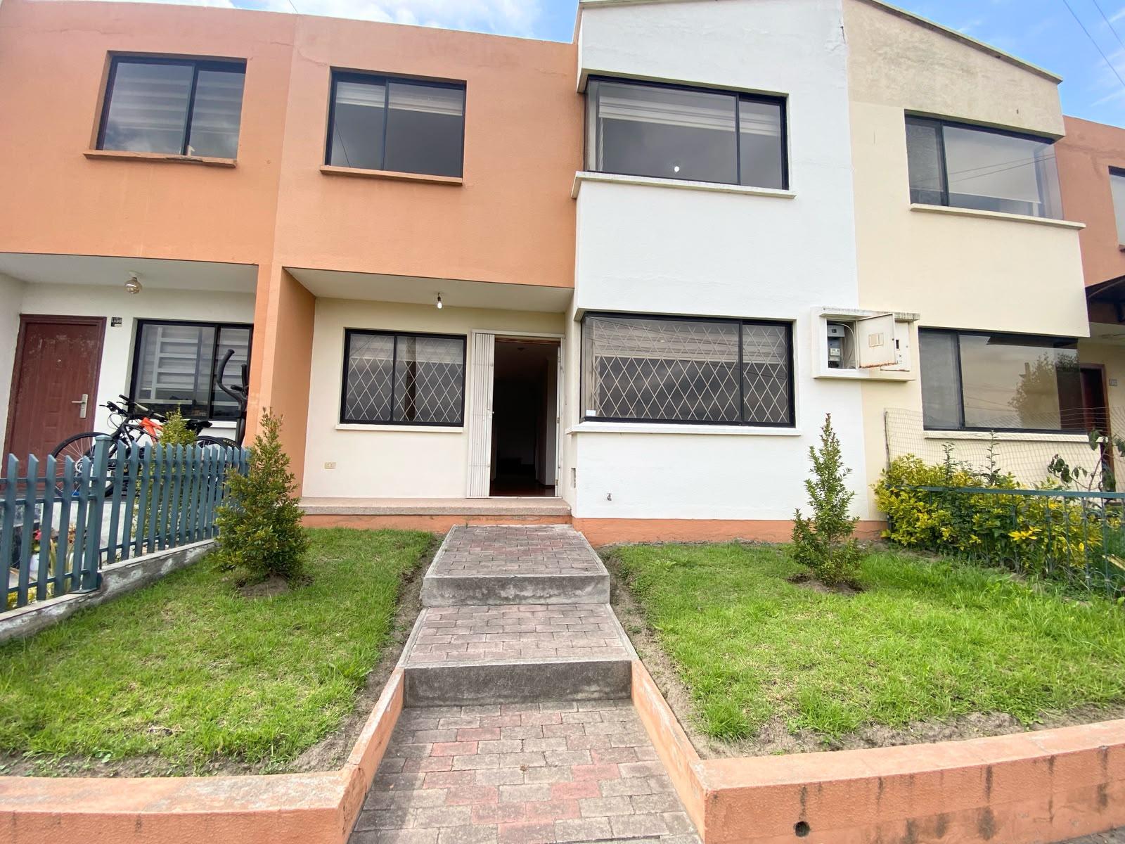 Casa en alquiler en Pichincha | Quito | Pusuqui, Manuel Cordoba Galarza/ sector Pusuqui / cjto 2H, 90 m²