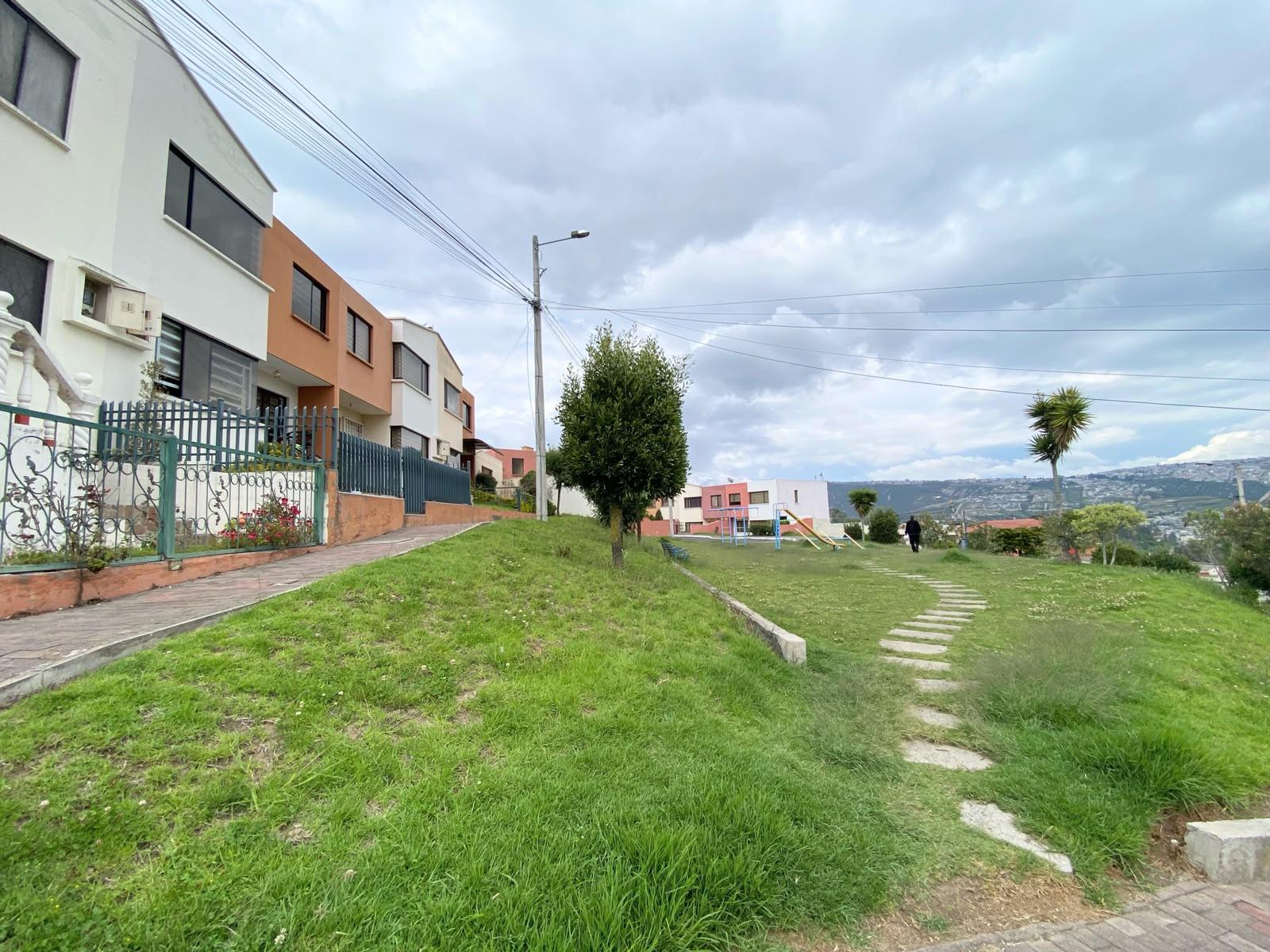 Casa en alquiler en Pichincha | Quito | Pusuqui, Manuel Cordoba Galarza/ sector Pusuqui / cjto 2H, 90 m²