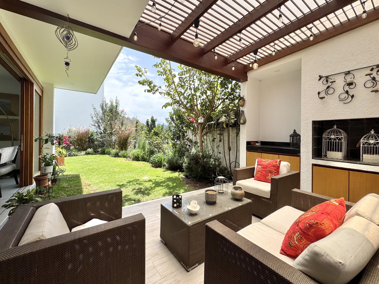 Casa en venta en Pichincha | Quito | Cumbayá, Urb. Parque Algarrobos 2, Cumbayá, 436 m²