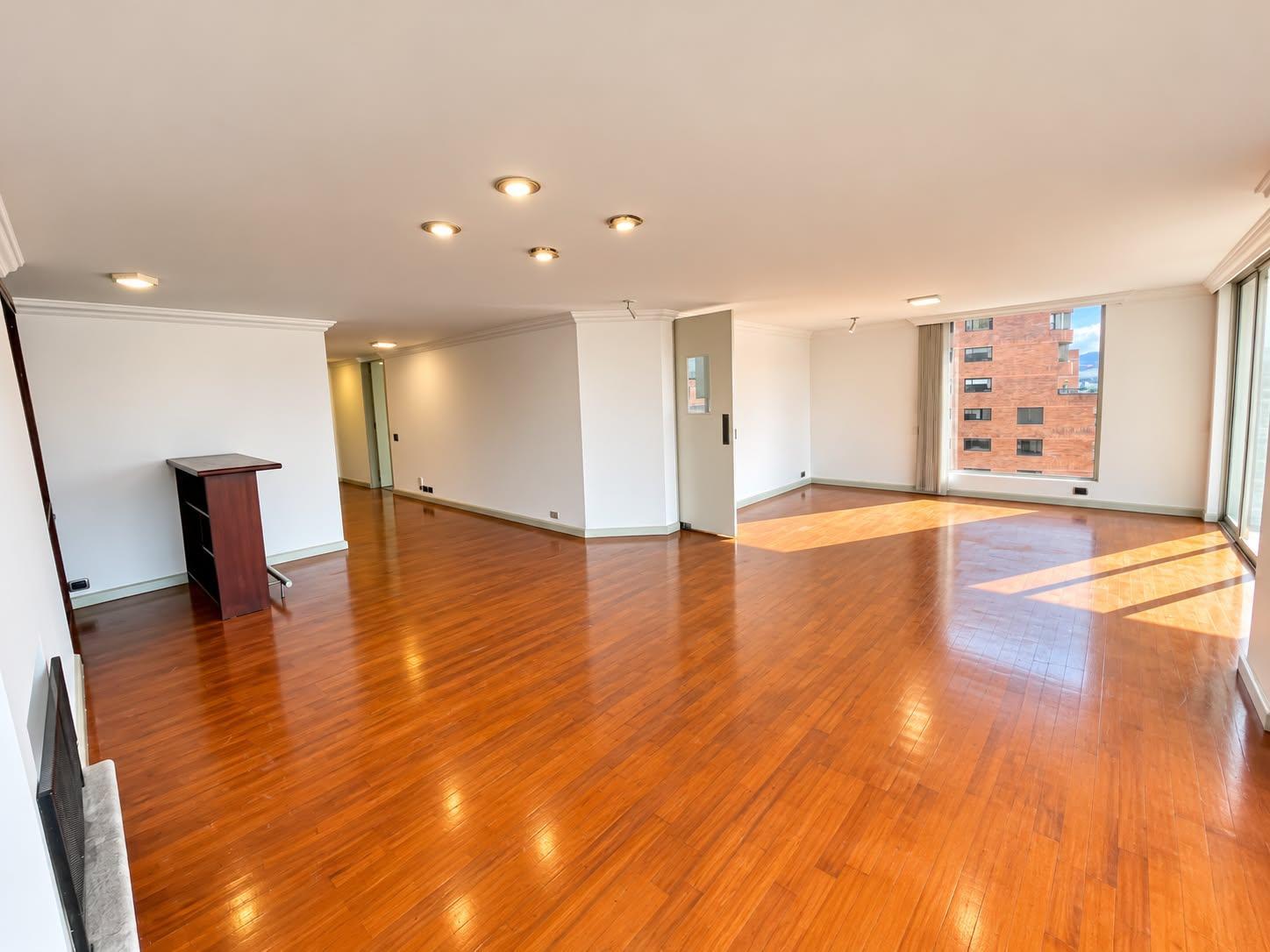 Apartment for rent in Pichincha | Quito | La Coruña, Coruña y Whymper, 286 m²