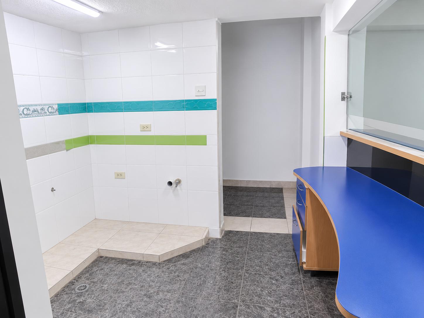 Local en venta en Pichincha | Quito | Sur de Quito, Turubamba, Quicentro Sur, Av, Teniente Hugo Ortix, Cusubamaba, Registro Civil, Mayorista, Estadio del Aucas, 681 m²