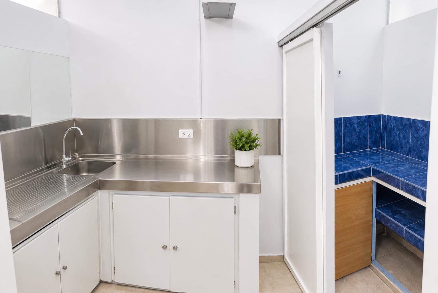 Local en venta en Pichincha | Quito | Sur de Quito, Turubamba, Quicentro Sur, Av, Teniente Hugo Ortix, Cusubamaba, Registro Civil, Mayorista, Estadio del Aucas, 681 m²