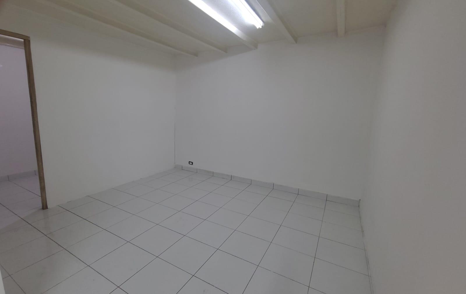 Bodega en alquiler en Pichincha | Quito | Norte de Quito, Vozandes y Mariano Echeverria, 220 m²