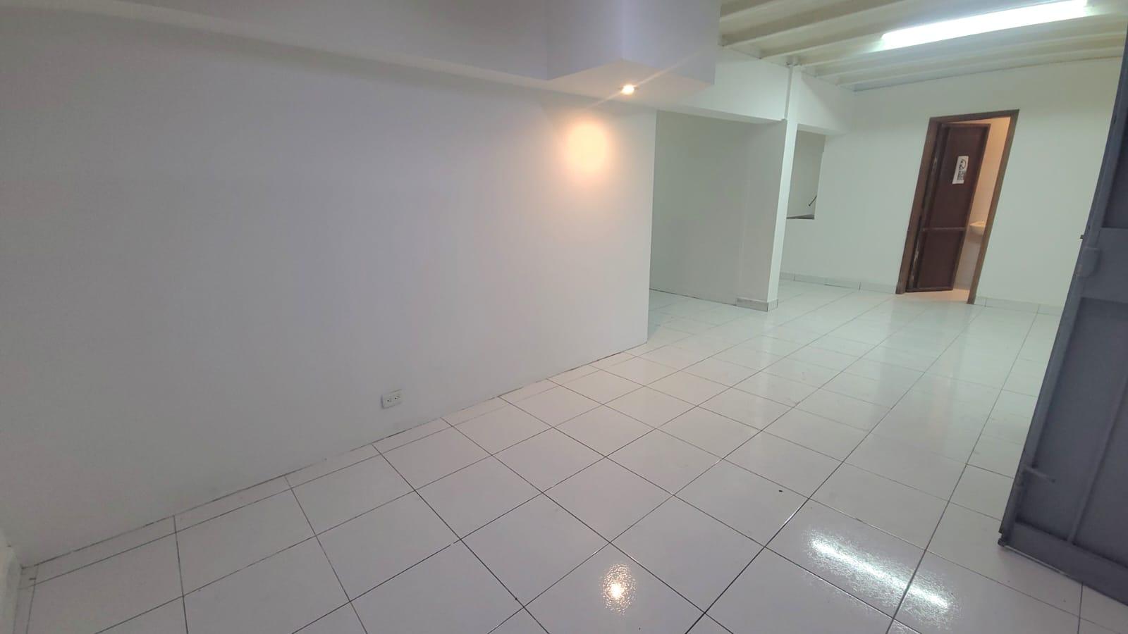 Bodega en alquiler en Pichincha | Quito | Norte de Quito, Vozandes y Mariano Echeverria, 220 m²