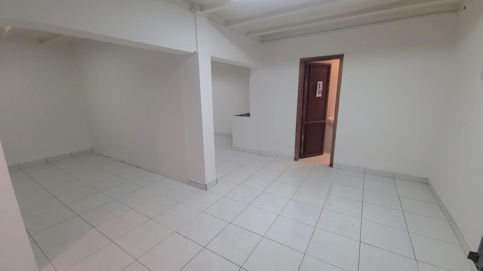 Bodega en alquiler en Pichincha | Quito | Norte de Quito, Vozandes y Mariano Echeverria, 220 m²