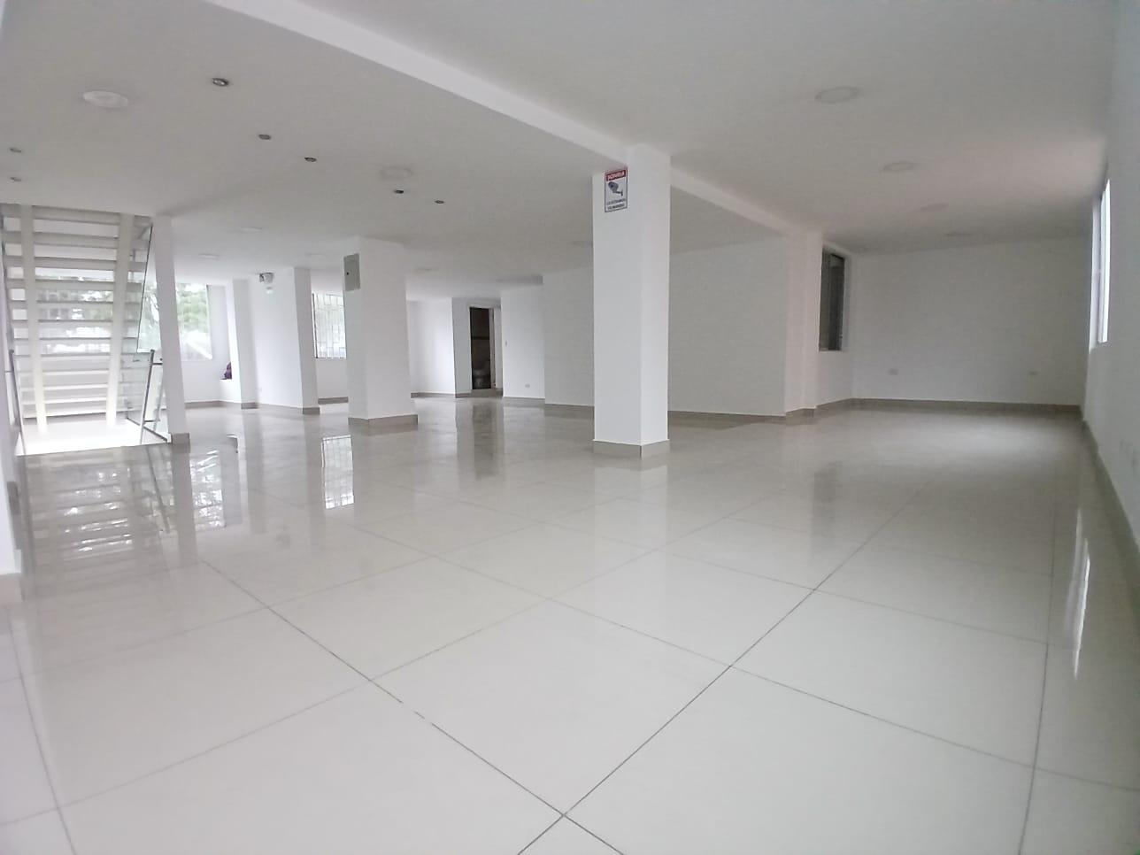 Local en alquiler en Pichincha | Quito | La Kennedy, AV. 6 de diciembre y Alamos | Sector La Kannedy, 224 m²