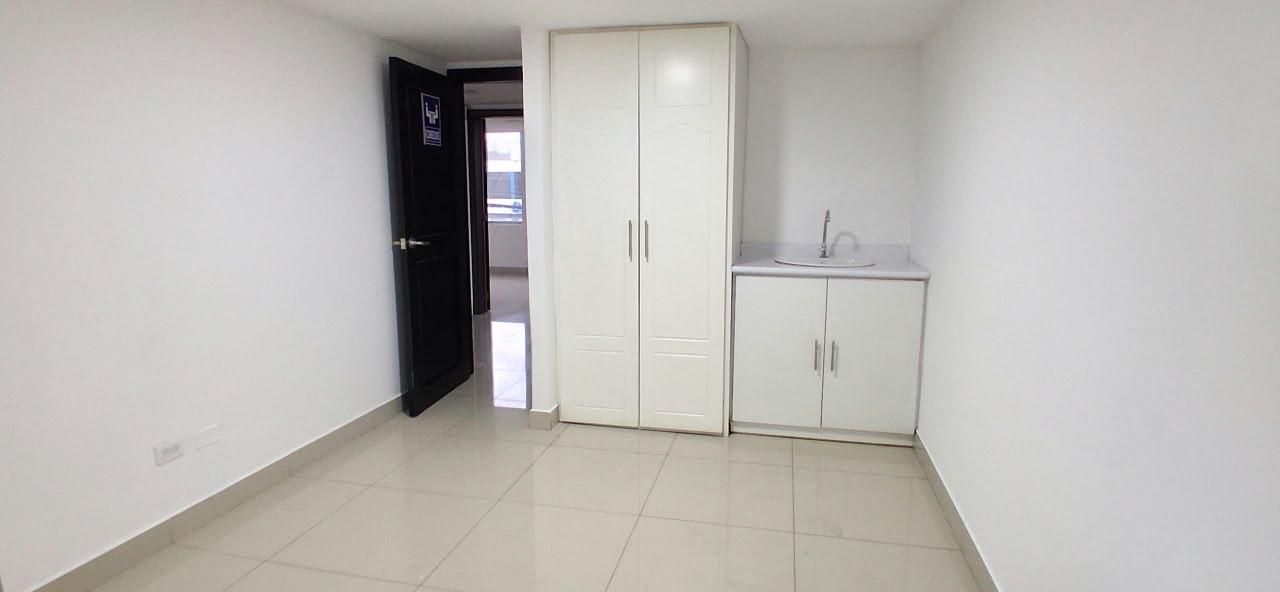 Local en alquiler en Pichincha | Quito | La Kennedy, AV. 6 de diciembre y Alamos | Sector La Kannedy, 224 m²