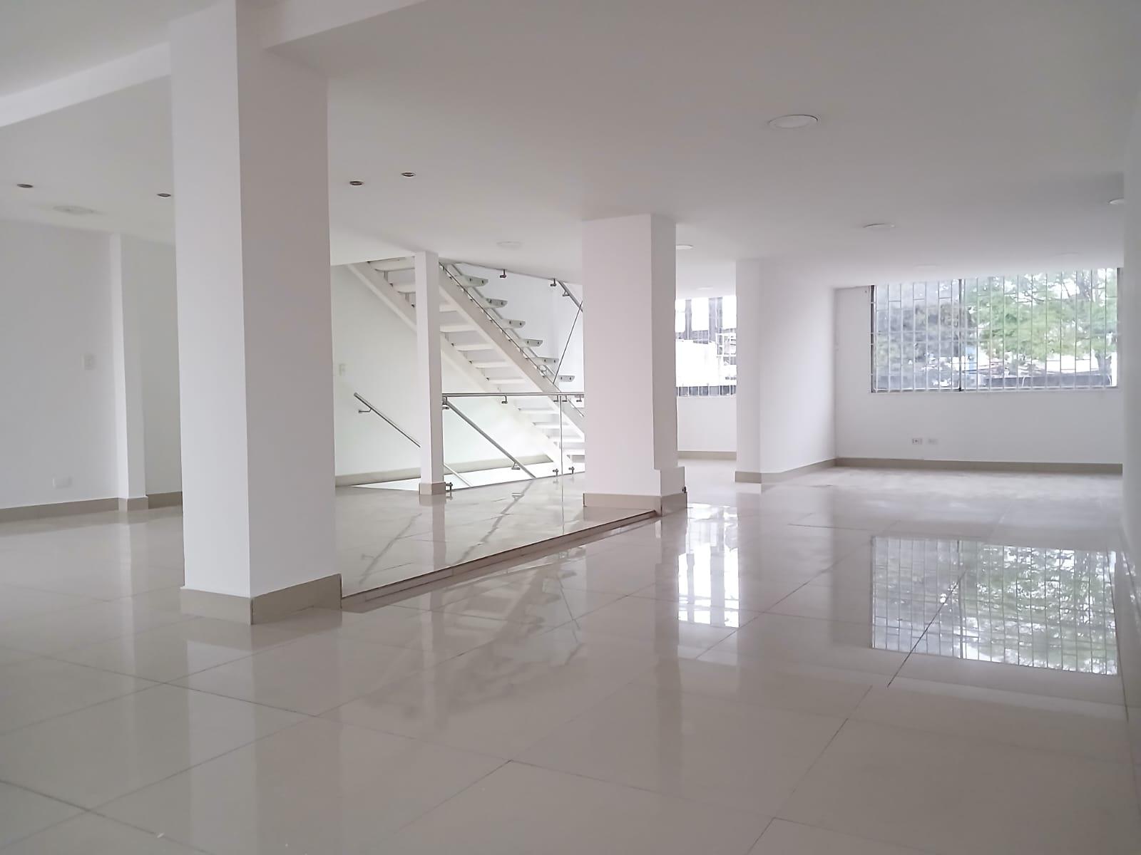 Local en alquiler en Pichincha | Quito | La Kennedy, AV. 6 de diciembre y Alamos | Sector La Kannedy, 224 m²