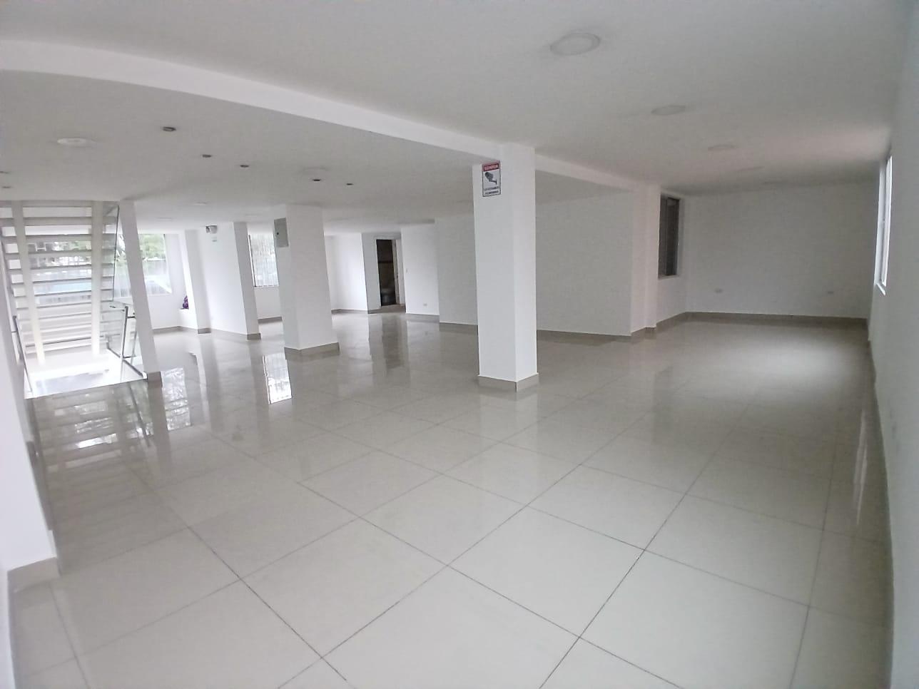 Local en alquiler en Pichincha | Quito | La Kennedy, AV. 6 de diciembre y Alamos | Sector La Kannedy, 224 m²