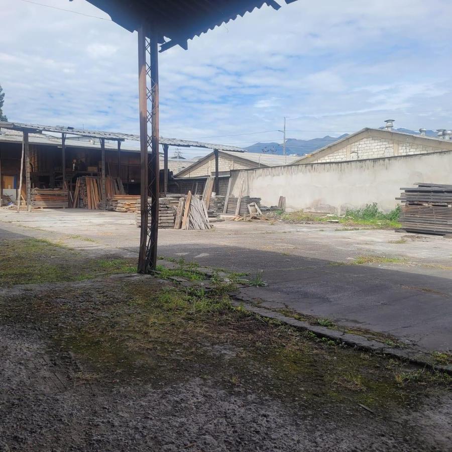 SELLING INDUSTRIAL WAREHOUSE NORTH OF QUITO 2,500 M2 LAND HIGH IMPACT CHRISTIANIA 2