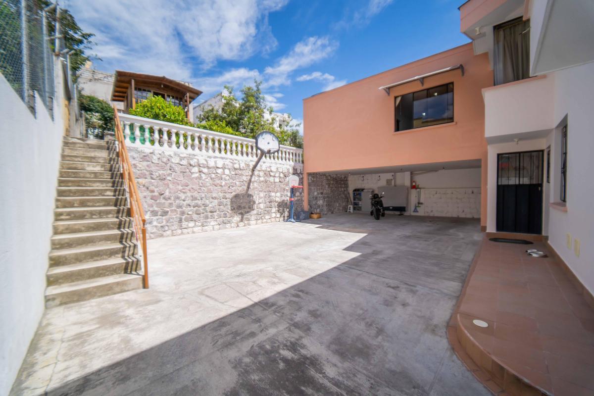 VENDO CASA COMERCIAL CARCELEN $225.000 LOTE 733