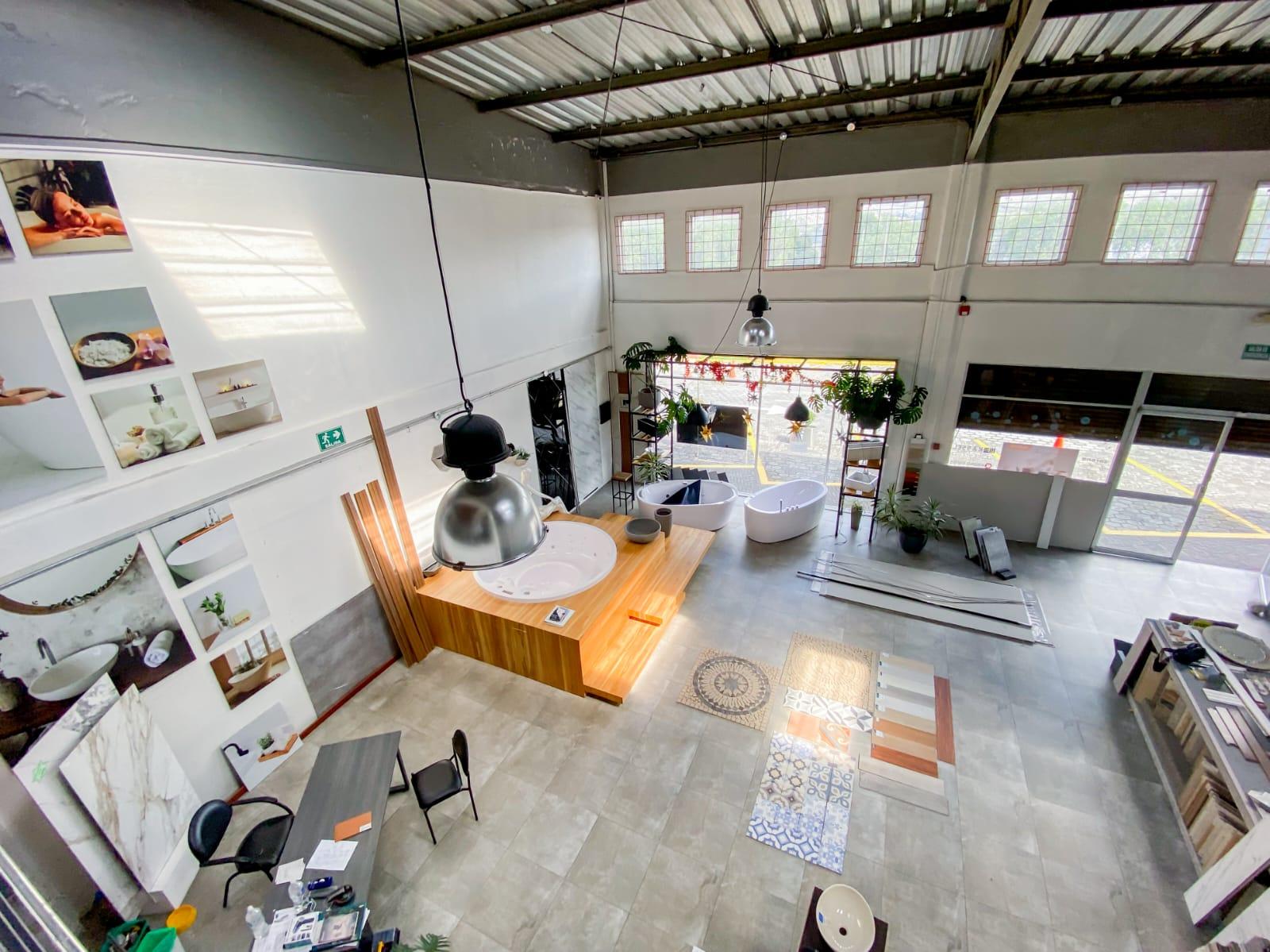 Local en venta en Pichincha | Quito | Norte de Quito, Conjunto de Almacenes y Bodegas" Parkenor", 414 m²