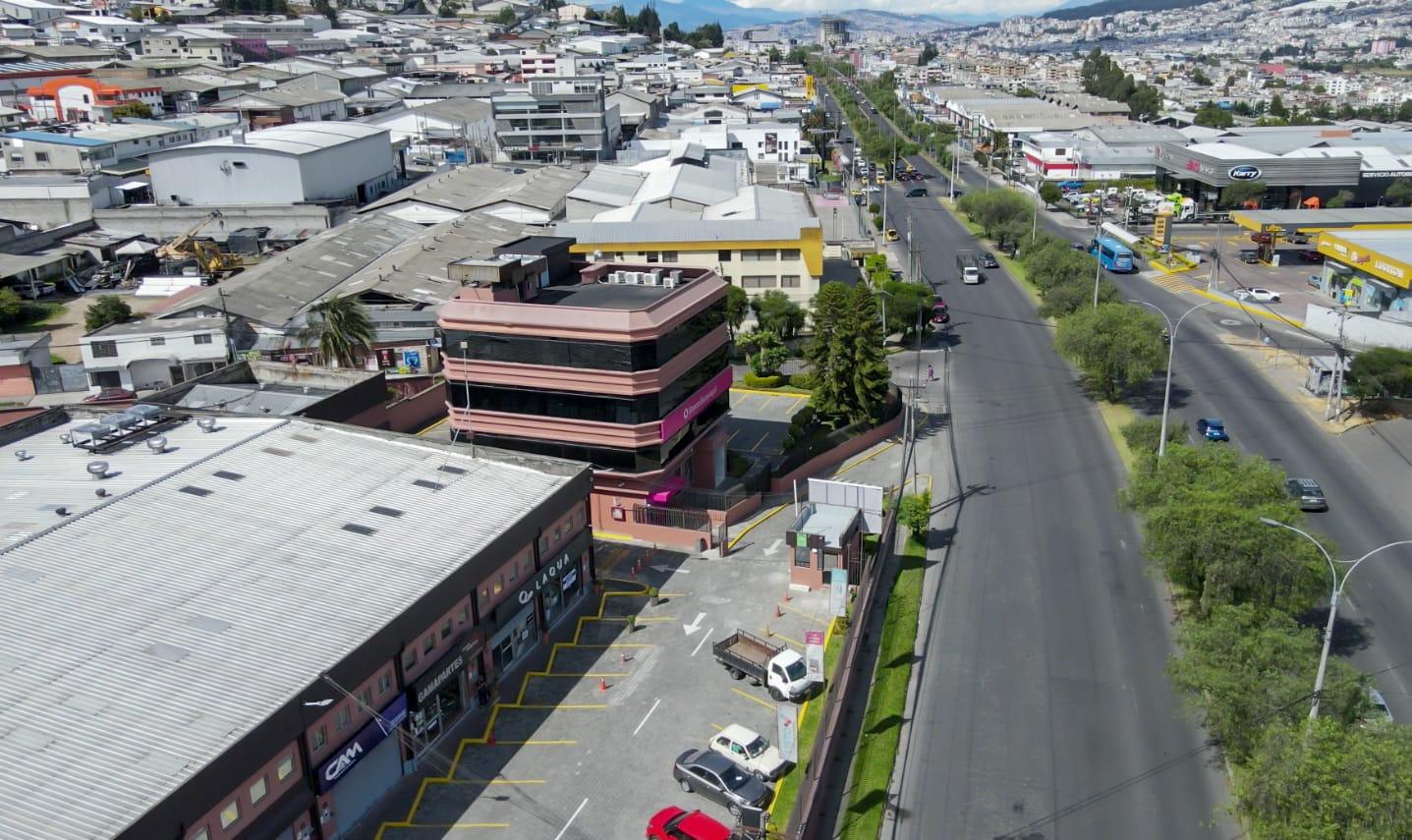 Local en venta en Pichincha | Quito | Norte de Quito, Conjunto de Almacenes y Bodegas" Parkenor", 414 m²