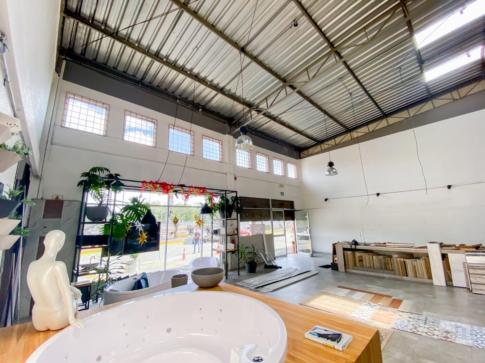 Local en venta en Pichincha | Quito | Norte de Quito, Conjunto de Almacenes y Bodegas" Parkenor", 414 m²