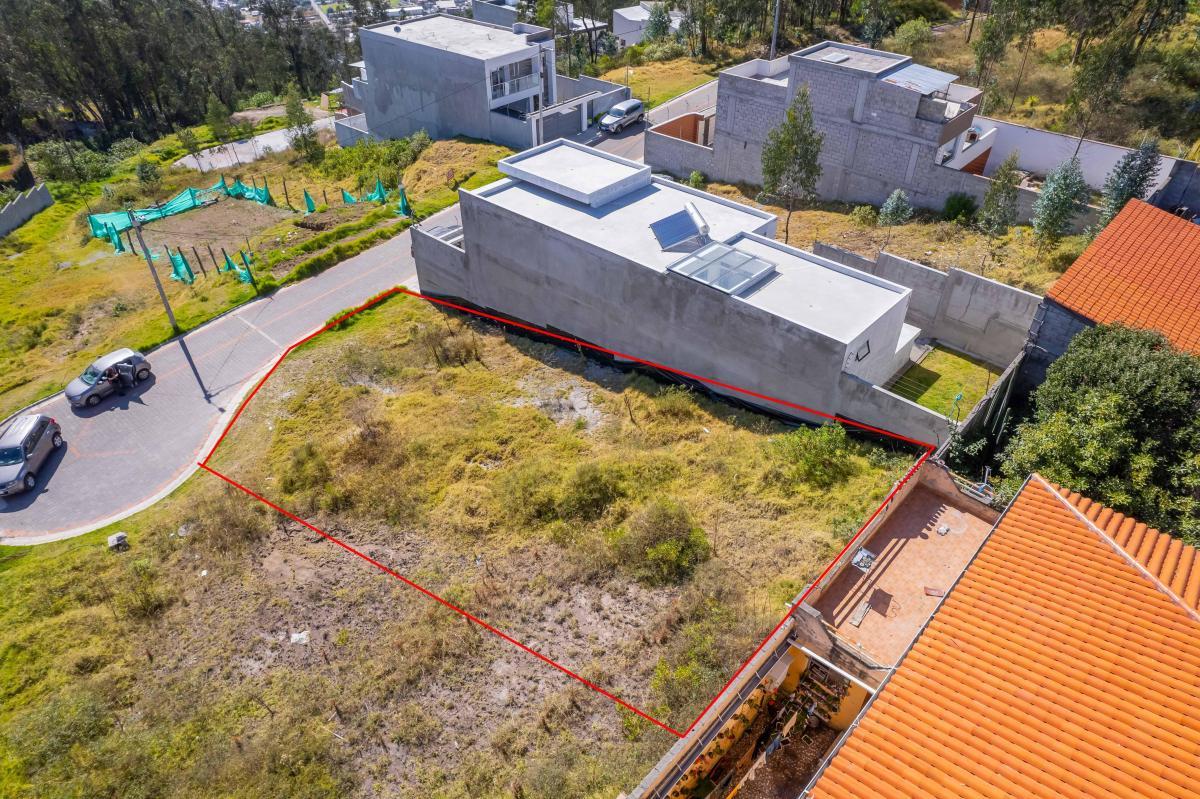 Terreno en venta en Pichincha | Quito | San Isidro - Vista Grande, TERRENO EN VENTA - 325 m2 - SAN ISIDRO, 325 ha