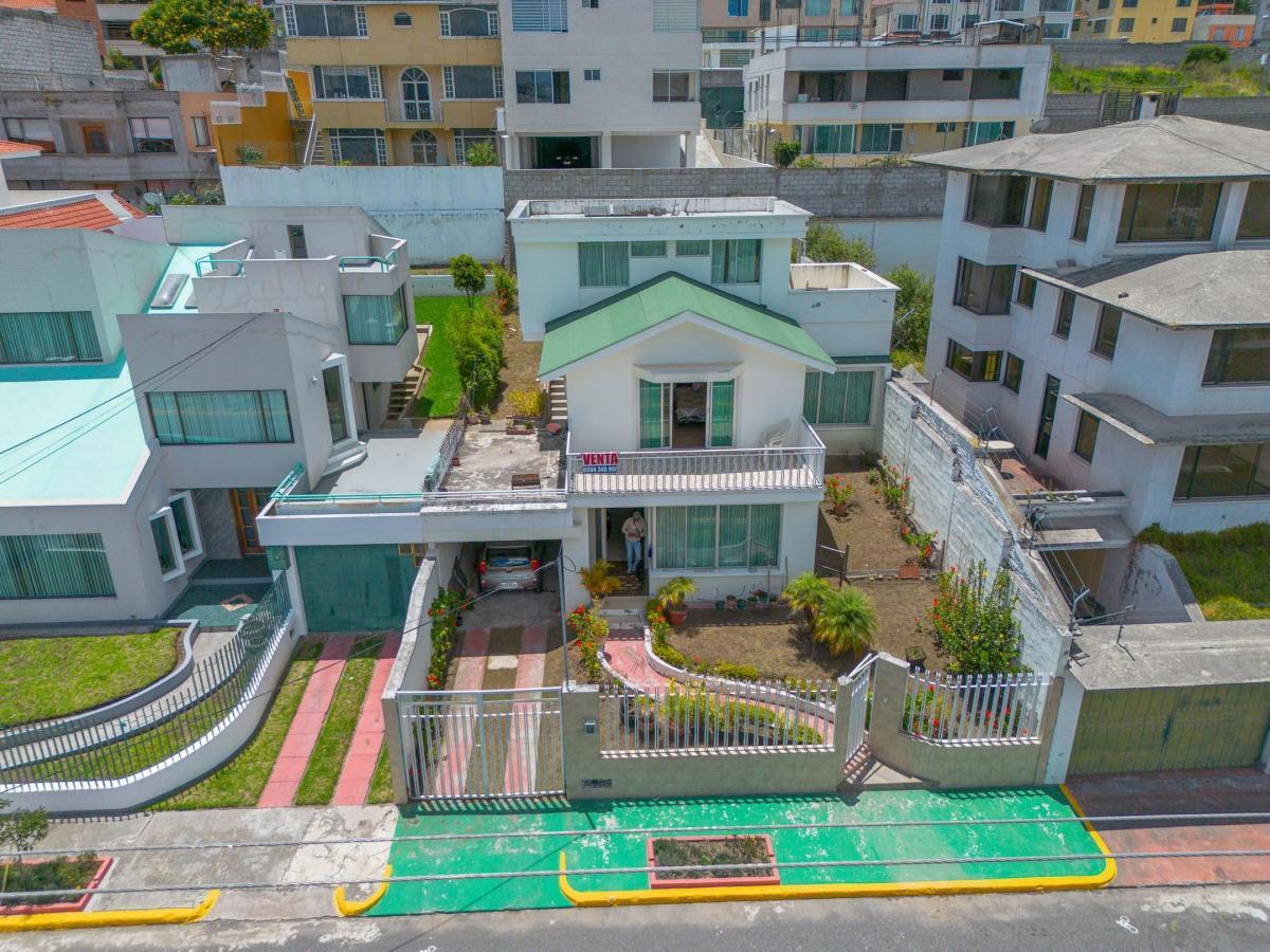 Casa en venta en Pichincha | Quito | Carcelén, CASA EN VENTA 339 m² - MASTODONTES, 247 m²