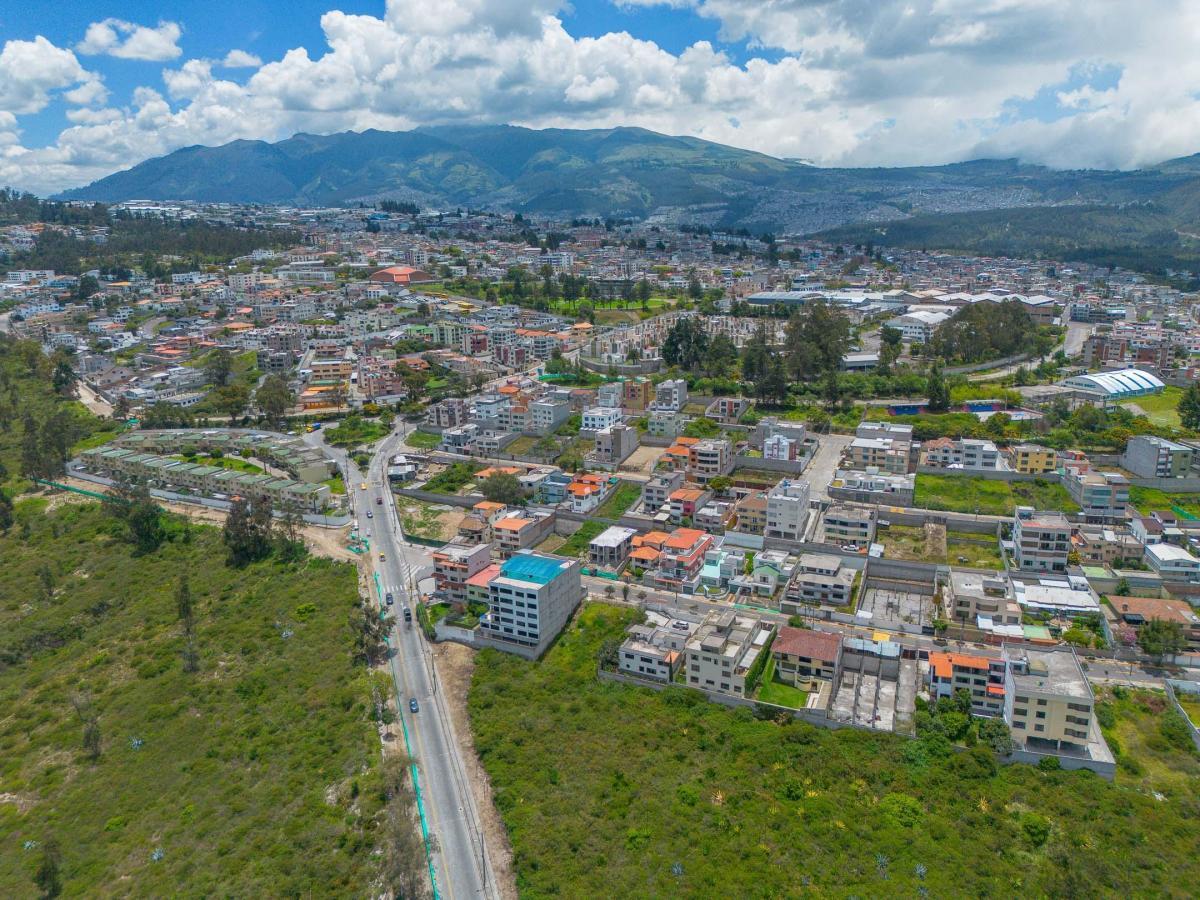 Casa en venta en Pichincha | Quito | Carcelén, CASA EN VENTA 339 m² - MASTODONTES, 247 m²