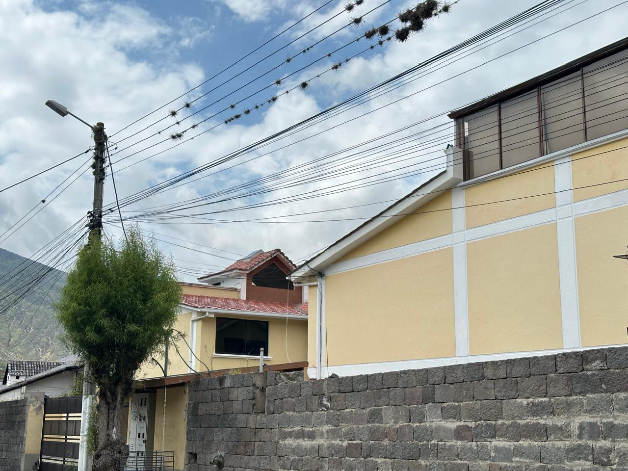 MITAD DEL MUNDO HOUSE FOR SALE WITH PATIO, TERRACE AND BALCONY 4