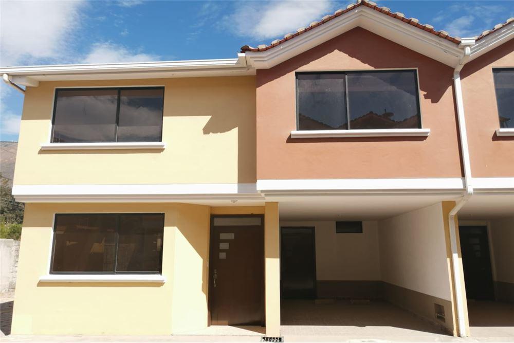 MITAD DEL MUNDO HOUSE FOR SALE WITH PATIO, TERRACE AND BALCONY 3