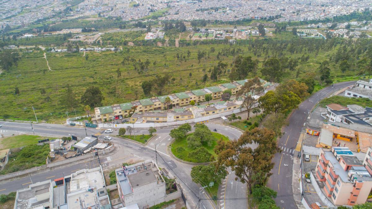 HOUSE FOR SALE MASTODONTES 180M2