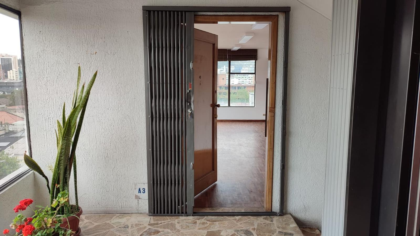 Office for Rent 80 M² Commercial Zone La Mariscal