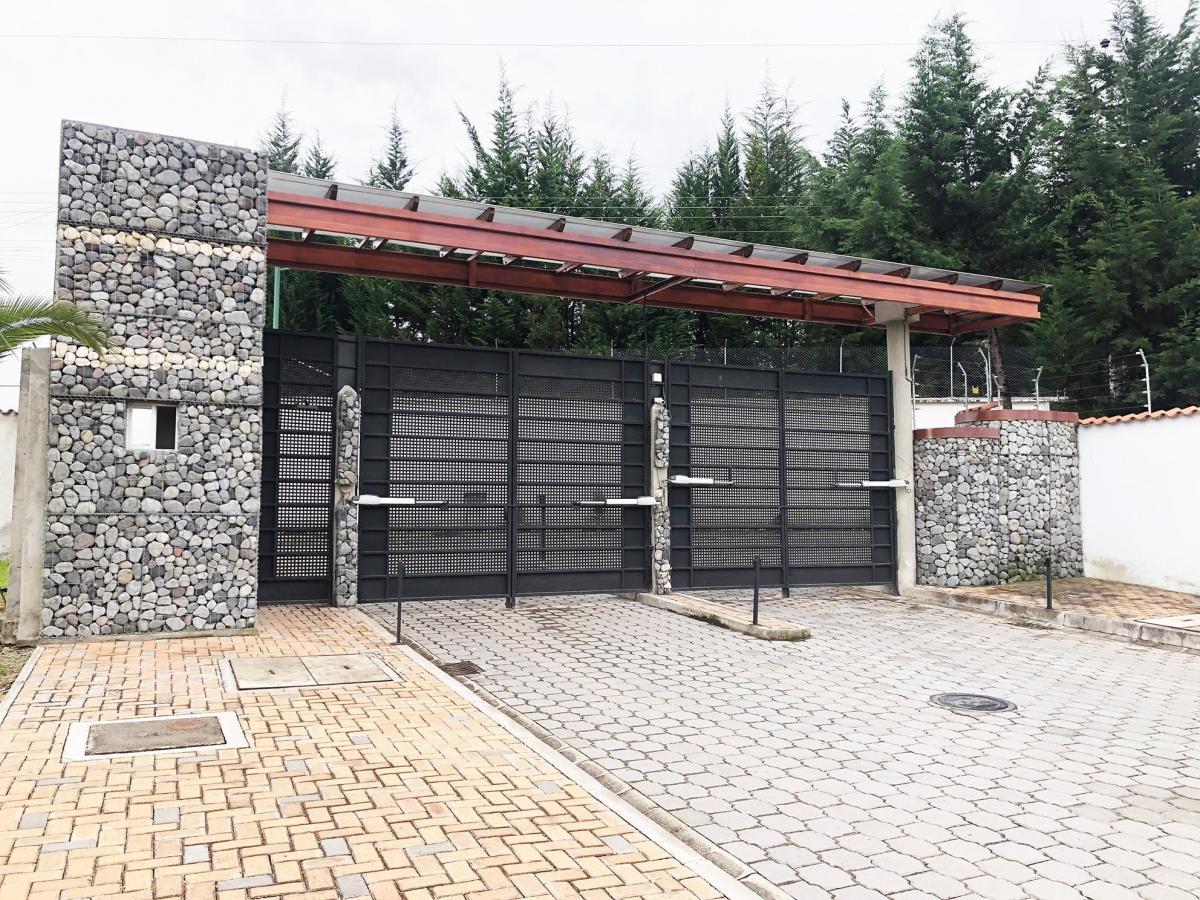 LAND FOR SALE / SINGLE-FAMILY / PUEMBO / PIFO / CHAUPIMOLINO 2
