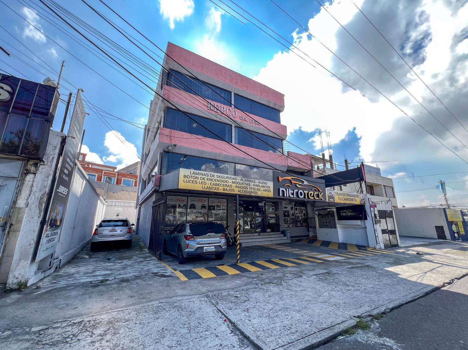 Edificio Comercial en venta en Pichincha | Quito | La Kennedy, Av Galo Plaza Lasso y los Pinos, 914 m²