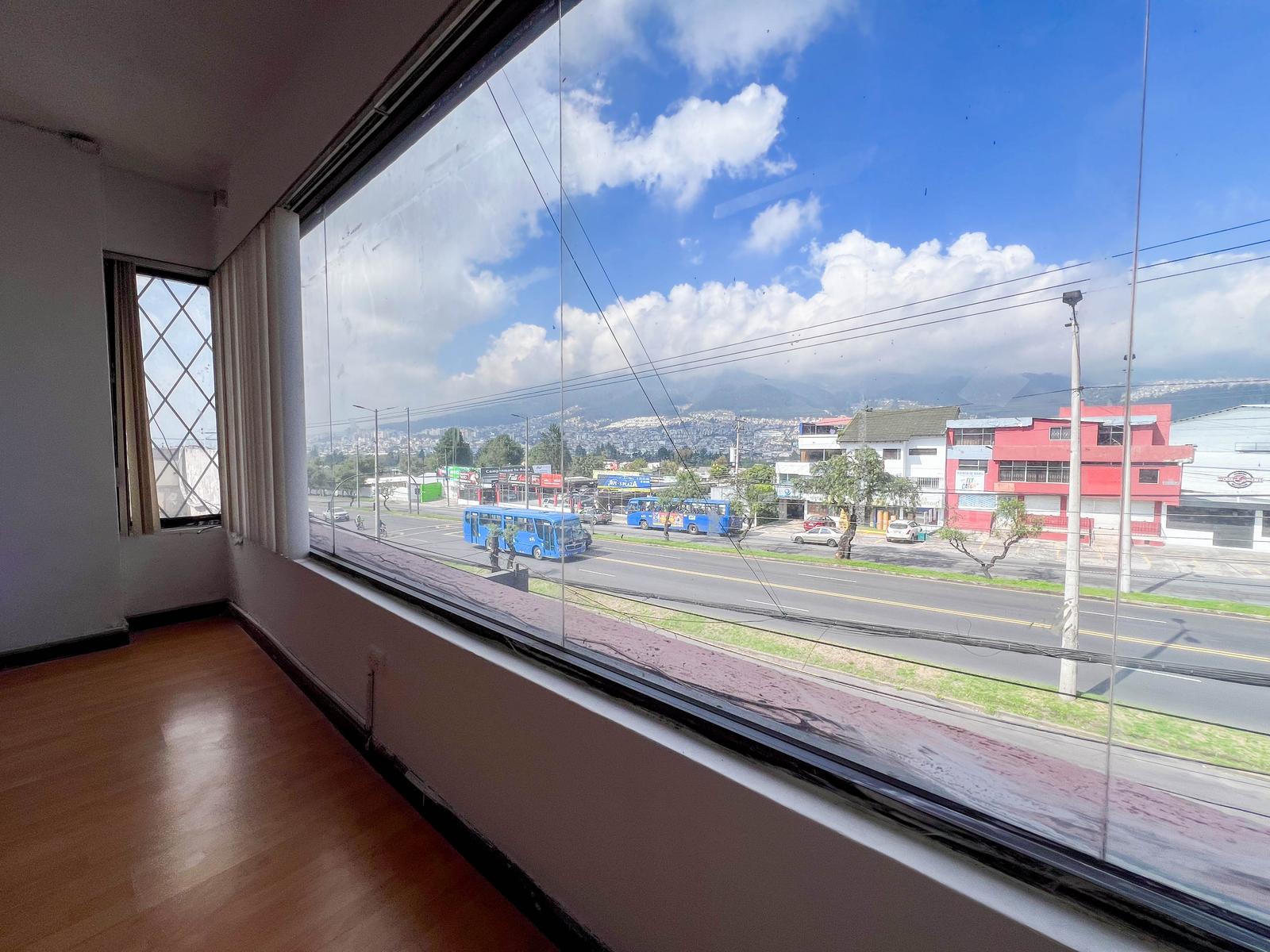 Edificio Comercial en venta en Pichincha | Quito | La Kennedy, Av Galo Plaza Lasso y los Pinos, 914 m²