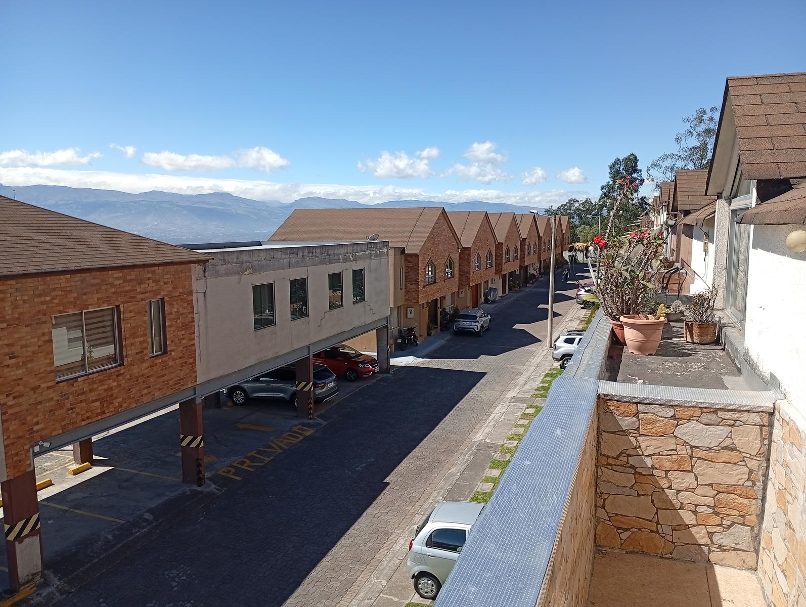 House for sale in Pichincha | Quito | Norte de Quito, EN VENTA CASA BELLAVISTA DE CARRETAS CONJUNTO RESIDENCIAL VERONA, 182 m²