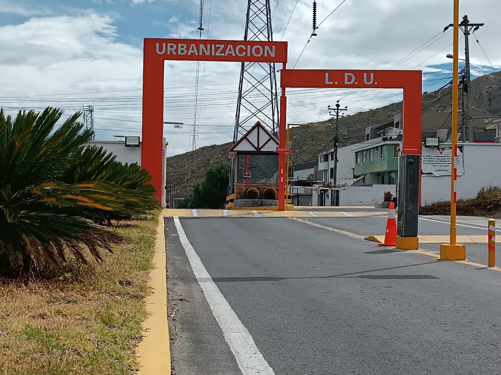 House in Urb. L. D. U. 2