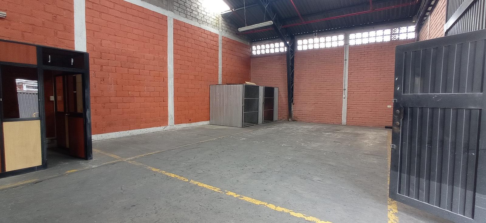 Bodega en venta en Pichincha | Quito | Sur de Quito, Sector Mayorista, Llacao y Quimiag, 1500 m²