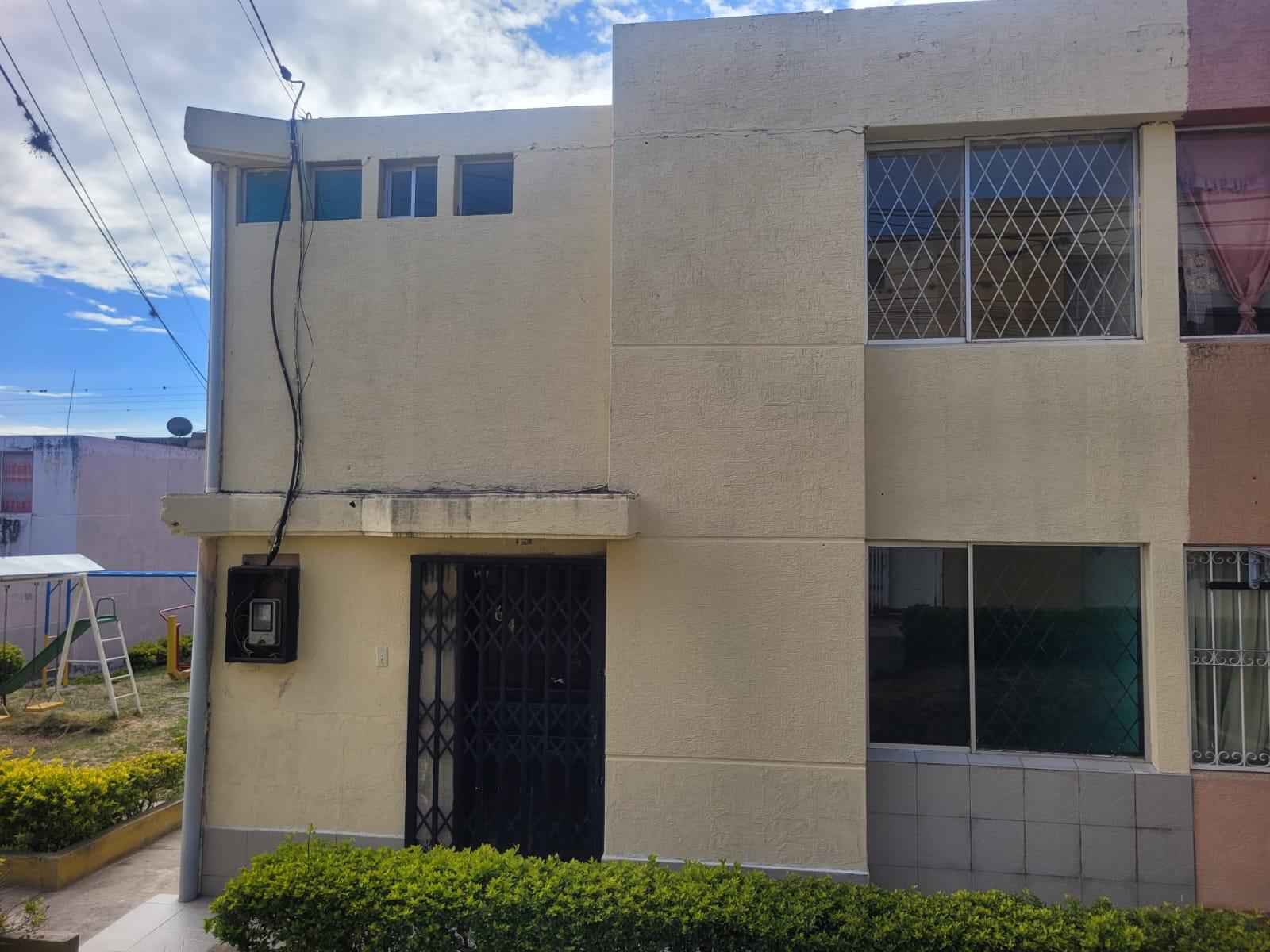 HOUSE FOR SALE AT THE CENTER OF THE WORLD