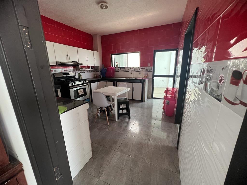 HOUSE FOR SALE IN CHONE ELOY ALFARO AVENUE 5