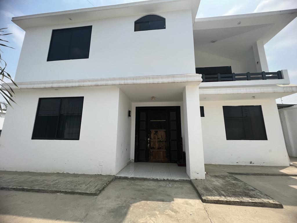 HOUSE FOR SALE IN CHONE ELOY ALFARO AVENUE