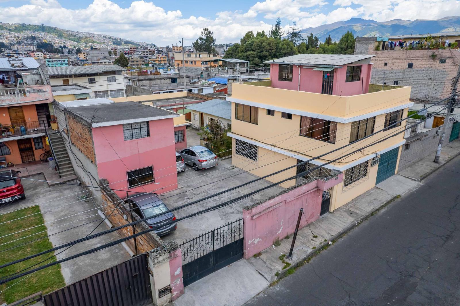 House for Sale in La Ciudadela Atahualpa