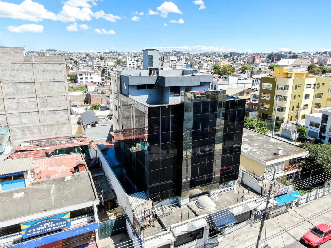 Commercial Building for Sale 1165 m2 Jipijapa Sector Quito