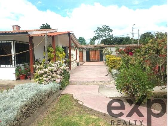 Casa en venta en Imbabura | Antonio Ante | Natabuela, 25 de noviembre y Velasco Ibarra, 120 m²