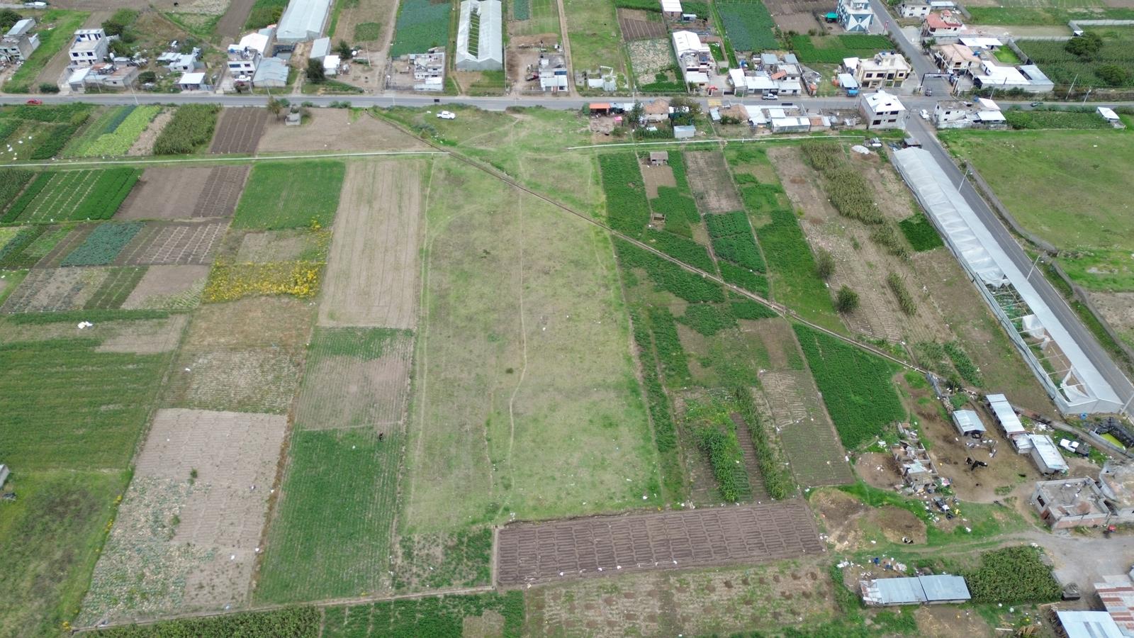 Land in Northern Ambato 5