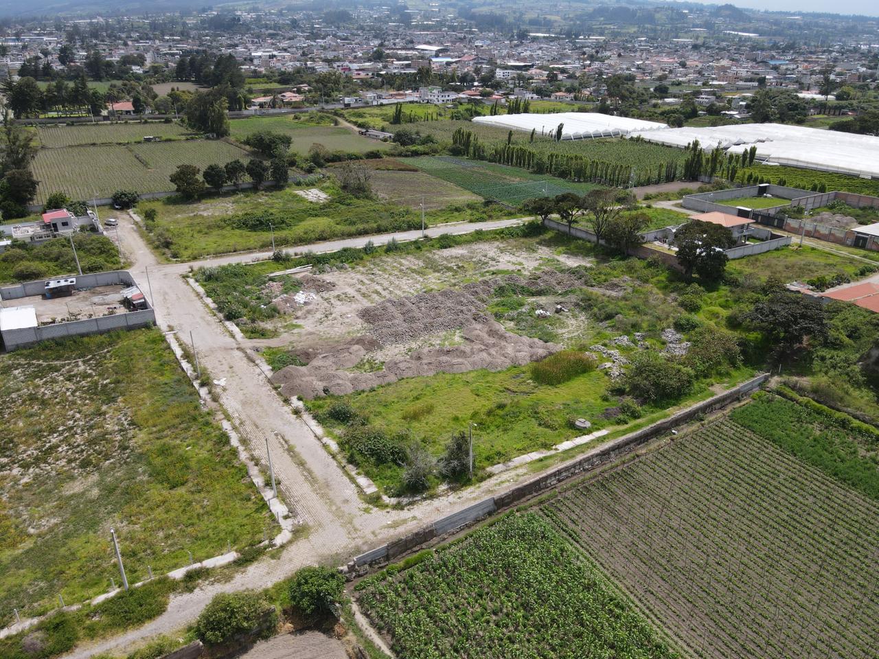 Terreno en venta en Imbabura | Antonio Ante | Atuntaqui, Vía a Santa Rosa a 1/2 cuadra de la Capilla Expiatoria