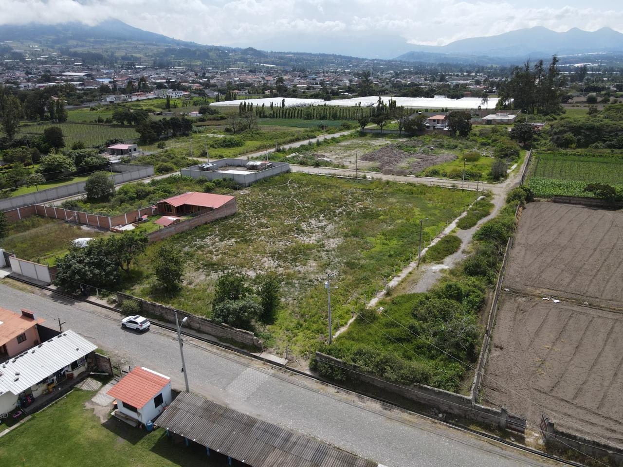 Terreno en venta en Imbabura | Antonio Ante | Atuntaqui, Vía a Santa Rosa a 1/2 cuadra de la Capilla Expiatoria