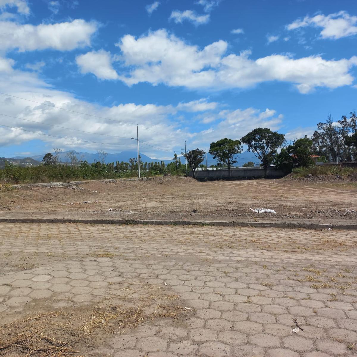 Land in Atuntaqui 3