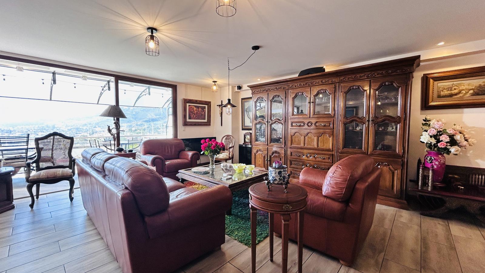 Departamento en venta en Pichincha | Quito | Cumbayá, Cumbaya. Calle Chimborazo., 180 m²