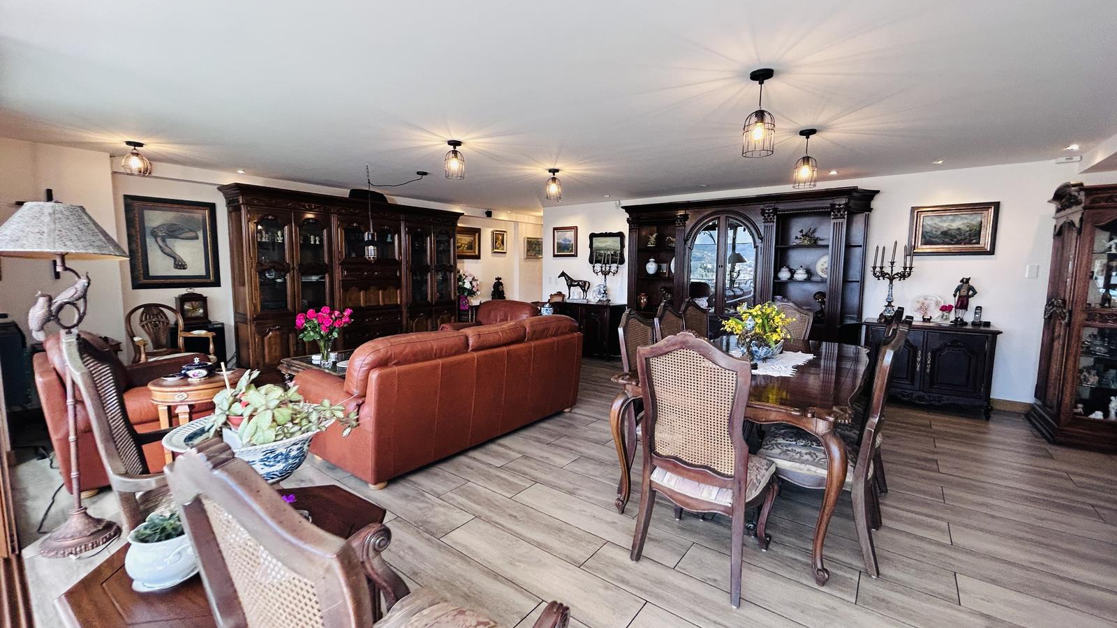 Departamento en venta en Pichincha | Quito | Cumbayá, Cumbaya. Calle Chimborazo., 180 m²
