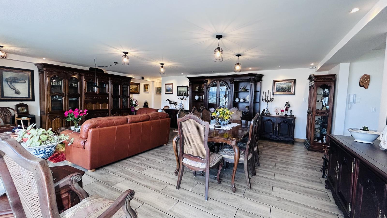Departamento en venta en Pichincha | Quito | Cumbayá, Cumbaya. Calle Chimborazo., 180 m²