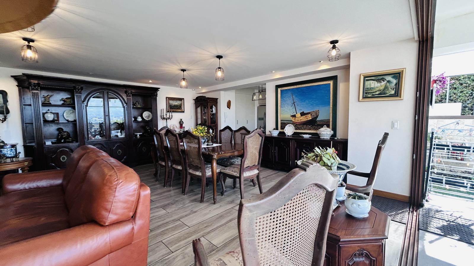 Departamento en venta en Pichincha | Quito | Cumbayá, Cumbaya. Calle Chimborazo., 180 m²